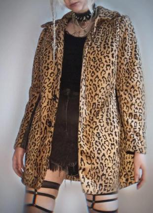 Пальто леопард с кожаными вставками