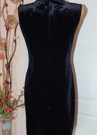 Маленьке чорне оксамитове плаття2 фото