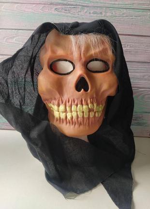 Маска резиновая череп в капюшоне