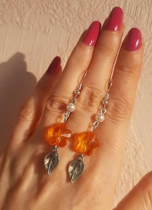 Яркие серьги цвет оранж подвески лист бохо этно бижут украшен лето ручн сережки крас перл бусин3 фото