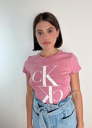 Футболка класичного типу