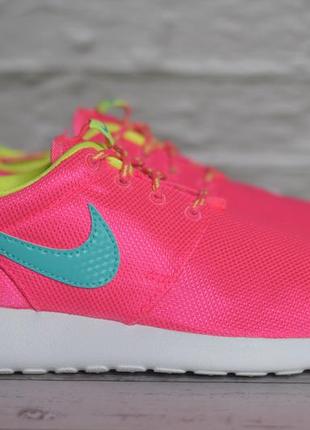 Розовые женские беговые кроссовки nike roshe run. 36,5 размер. оригинал