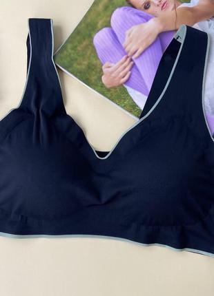 Чорний безшовний топік великих розмірів без кісточок c поролоновими чашками