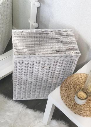 Плетена корзина для білизни
