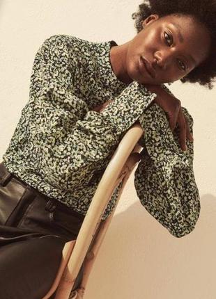 Віскозна блузка блузка з коміром стійкою в квітковий принт з широкими обьемными рукавами від h&m2 фото