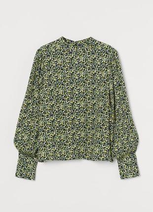 Віскозна блузка блузка з коміром стійкою в квітковий принт з широкими обьемными рукавами від h&m4 фото