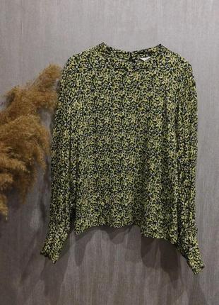Віскозна блузка блузка з коміром стійкою в квітковий принт з широкими обьемными рукавами від h&m6 фото