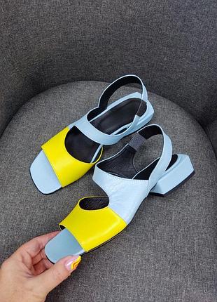 Босоніжки на низькому ходу жовтоблакитні