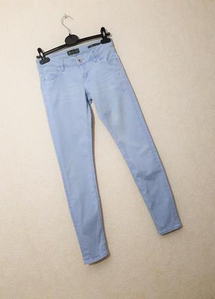 Guess брендовые джинсы голубые зауженные стрейч-котон женские beverly skiny