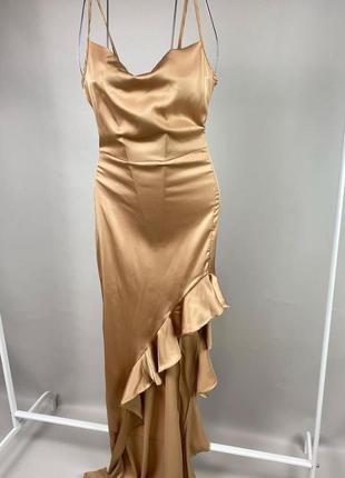 Золотистое ассеметричное миди платье с рюшей