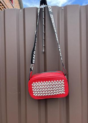 Сумочка новая красная со стразами