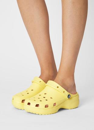 Крокс класік клог жовті crocs women´s classic platform clog banana2 фото