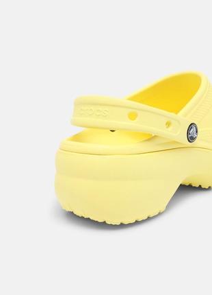 Крокс класік клог жовті crocs women´s classic platform clog banana7 фото