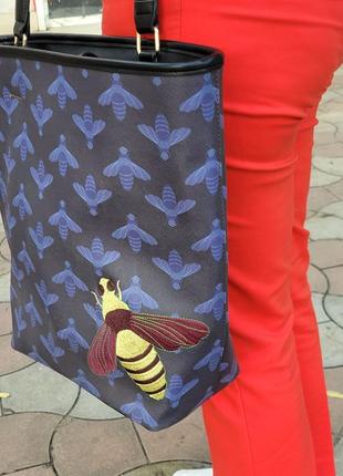 Женская сумка с вышивкой пчёлки.  производ4 фото