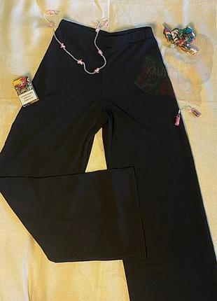 Кльошові штанці від бренду boohoo