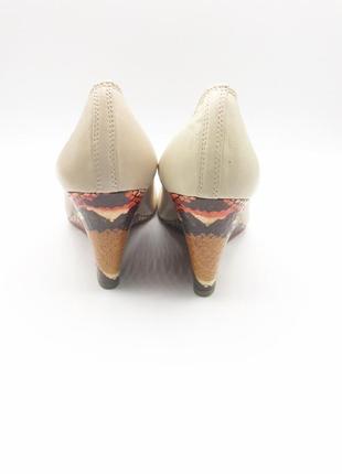 Оригінальні жіночі шкіряні туфлі carlo pazolini2 фото