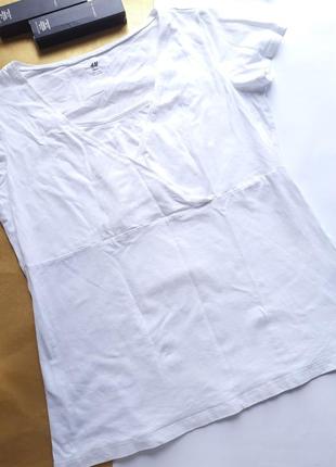 Біла футболка ддя годуючої мами