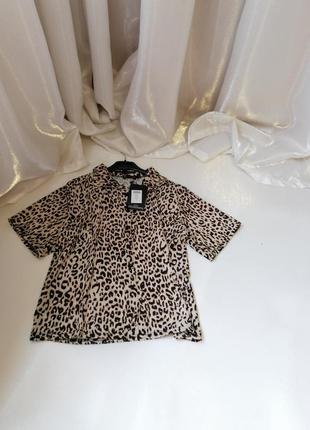 Блуза сорочка принт лео леопард розмитий короткий рукав застібається на гудзики ефектно виглядає як3 фото