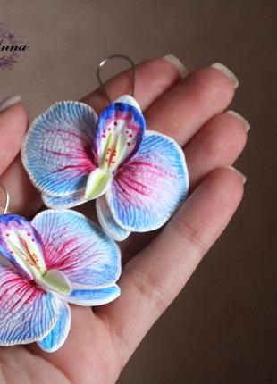Голубые серьги орхидеи ручной работы из полимерной глины4 фото