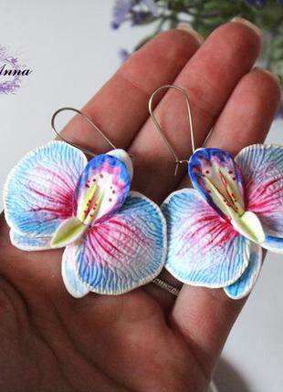 Голубые серьги орхидеи ручной работы из полимерной глины9 фото
