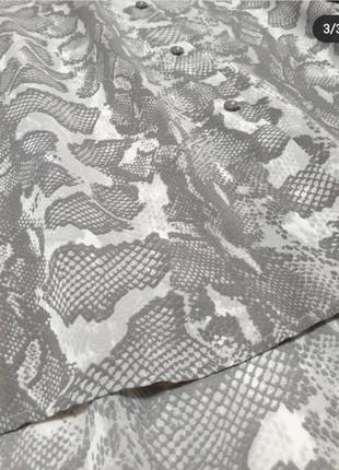 🖤стильная удлиненная  рубашка свободного фасона в змеиный принт3 фото