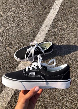 Жіночі кеди vans era black/white вансы