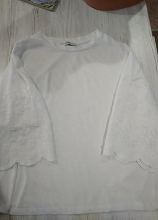Белая стильная футболка,с красивым рукавом шитье,без дефектов.5 фото