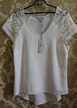 Ніжна блуза з круживними рукавами.розмір -м. papaya