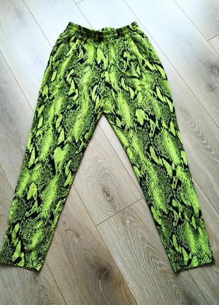 Ярко-зеленые брюки/штаны принт рептилия.тренд лета🌿2 фото