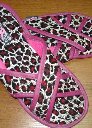 Тапочки с леопардовым рисунком