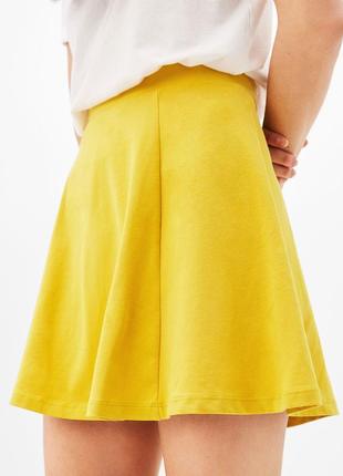 Желтая юбка колокол клиньями3 фото