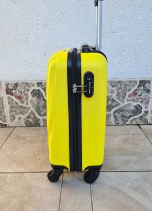 Прочный надежный чемодан wings 304 poland 🇵🇱  желтый3 фото