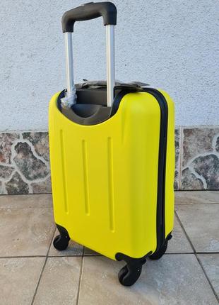Прочный надежный чемодан wings 304 poland 🇵🇱  желтый10 фото