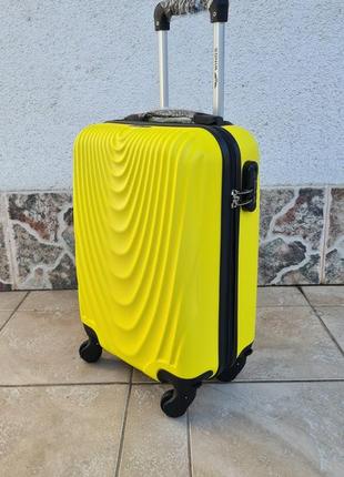 Прочный надежный чемодан wings 304 poland 🇵🇱  желтый2 фото