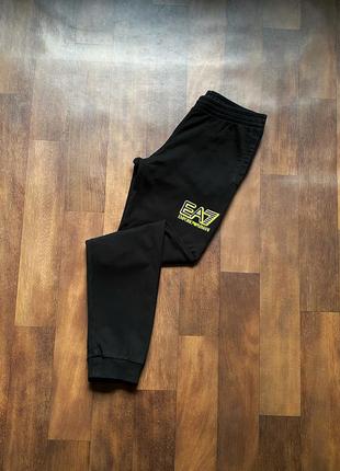 Спортивные штаны emporio armani ea7 оригинал размер xs s чёрные спортивки
