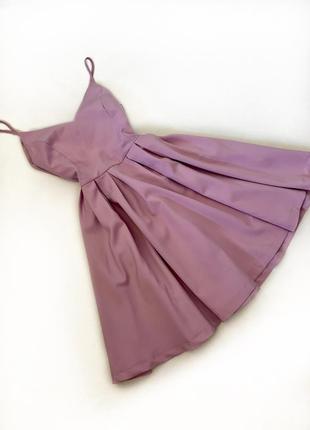 Коротка сукня лавандового кольору, лілова, з бантом на спині