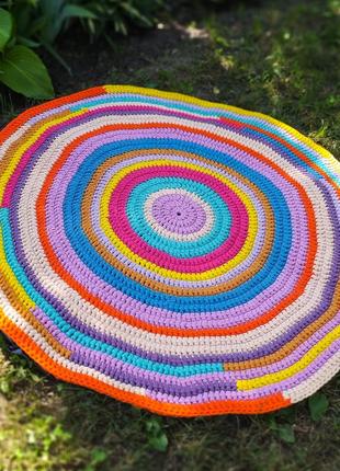 Круглий плетений килимок