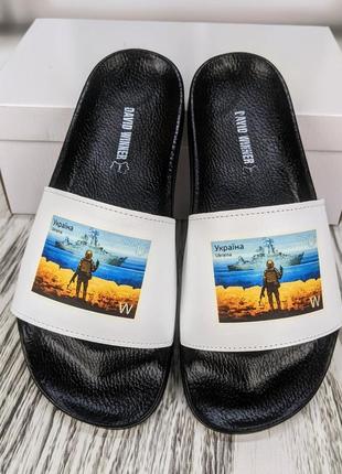 Шльопанці чоловічі шкіряні білі з принтом4 фото
