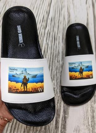 Шльопанці чоловічі шкіряні білі з принтом6 фото