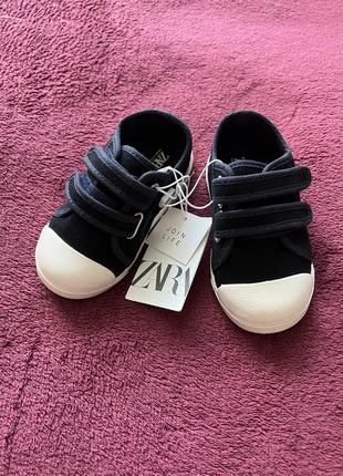 Кросівки zara