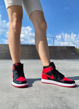 Жіночі кросівки хайтопи nike air jordan. колір чорний з червоним лакована шкіра5 фото