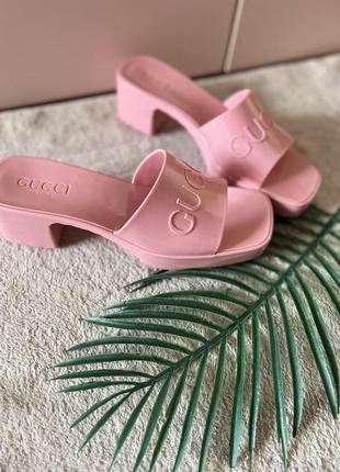 Шлепанцы в стиле gucci
