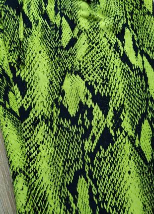 Летние ярко-зеленые брюки,штаны/джогеры.змеиный принт.3 фото