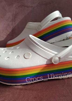 Радужные сабо на платформе crocs