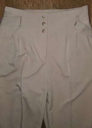 Нюдовые бежевые брюки с защипами и стрелками miss selfridge8 фото