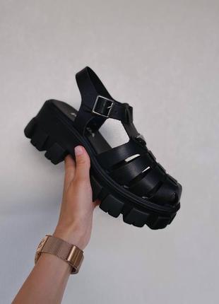 Prada Boys platform sandals black жіночі босоніжки прада чорні4 фото