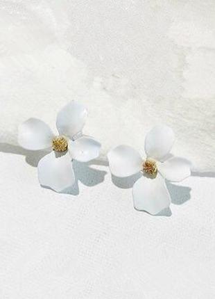 Серьги цветок, сережки квітка біла5 фото