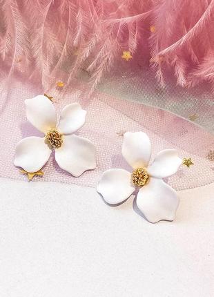 Серьги цветок, сережки квітка біла1 фото