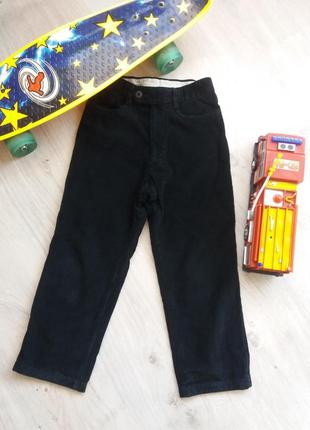 Шикарные вельветовые брюки на мальчика. штанишки идут на размер на 5-6 лет. бренд!