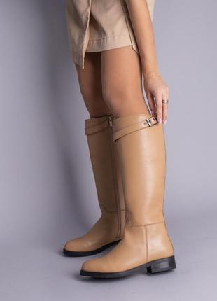 Чоботи жіночі шкіряні пісочного кольору з ремінцем, без каблука, зимові3 фото